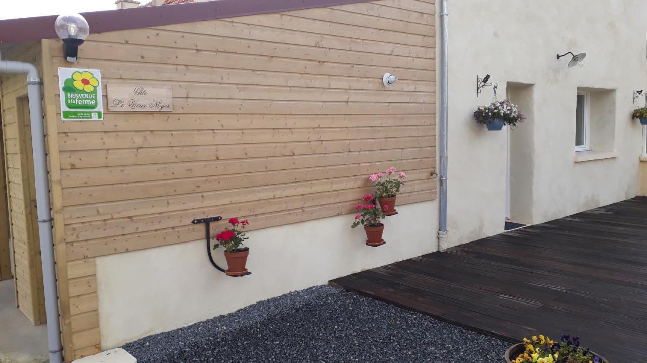 Gite " Le Vieux Noyer" Liesville-sur-Douve Exterior photo
